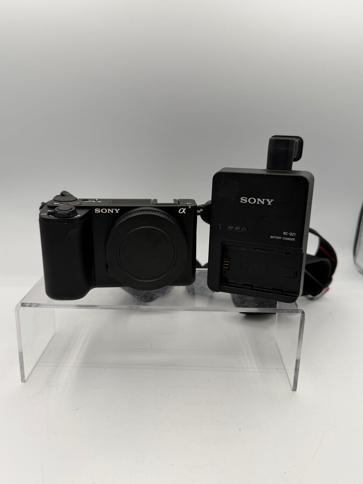 (USED) Sony ZV-E10 II Camera w/ 16-50mm PZ Lens & Peak Design Strap