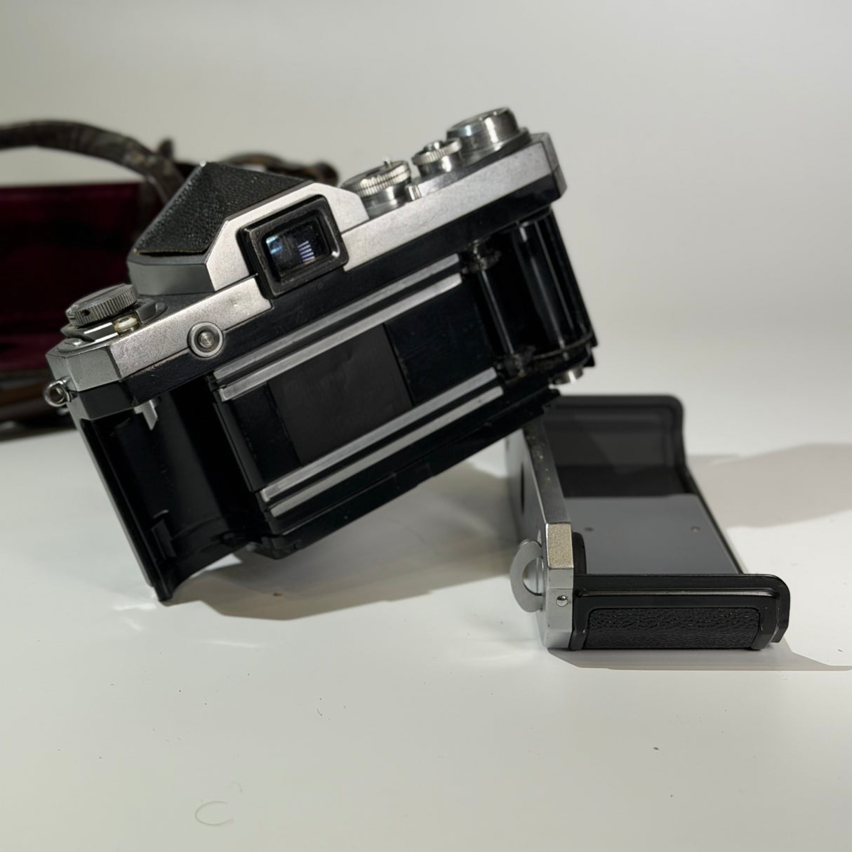 (USED) Nikon F Eye Level Prism SLR Camera with Nikkor SC 50mm f/1.4 Lens