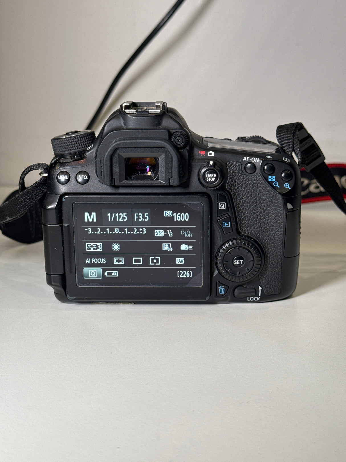 (USED) Canon EOS 70D with 18-135mm F3.5-5.6 IS STM Lens