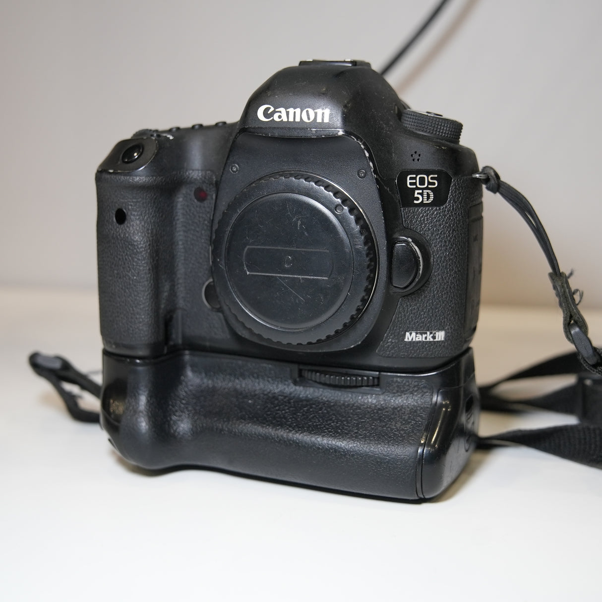(USED) Canon 5D Mark III DSLR Camera Body with Battery Grip