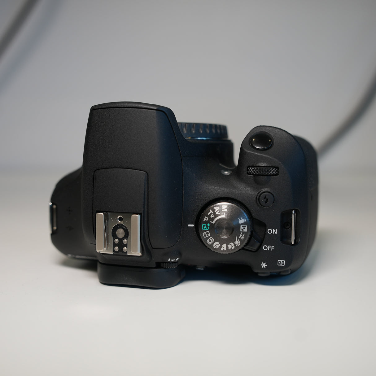 (USED) Canon EOS Rebel T7 Bundle! (LIKE-NEW CONDITION)