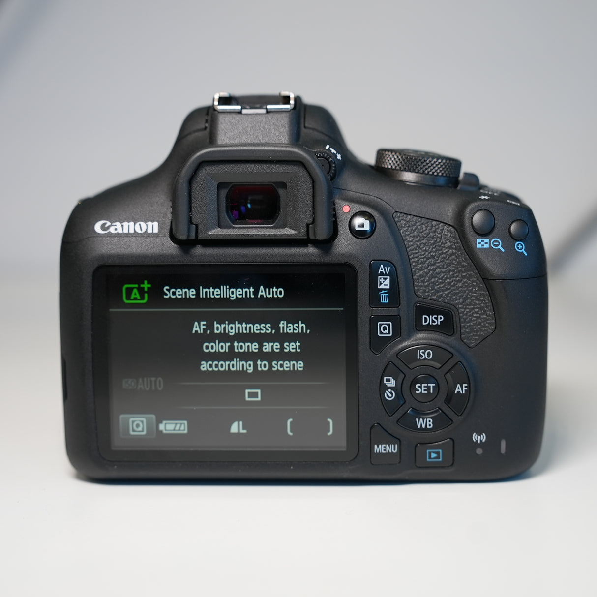 (USED) Canon EOS Rebel T7 Bundle! (LIKE-NEW CONDITION)