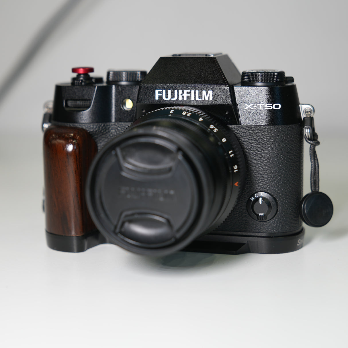 (USED) Fujifilm X-T50 Mirrorless Camera (Black) with Super EBC XF 35mm f/2 R WR Lens