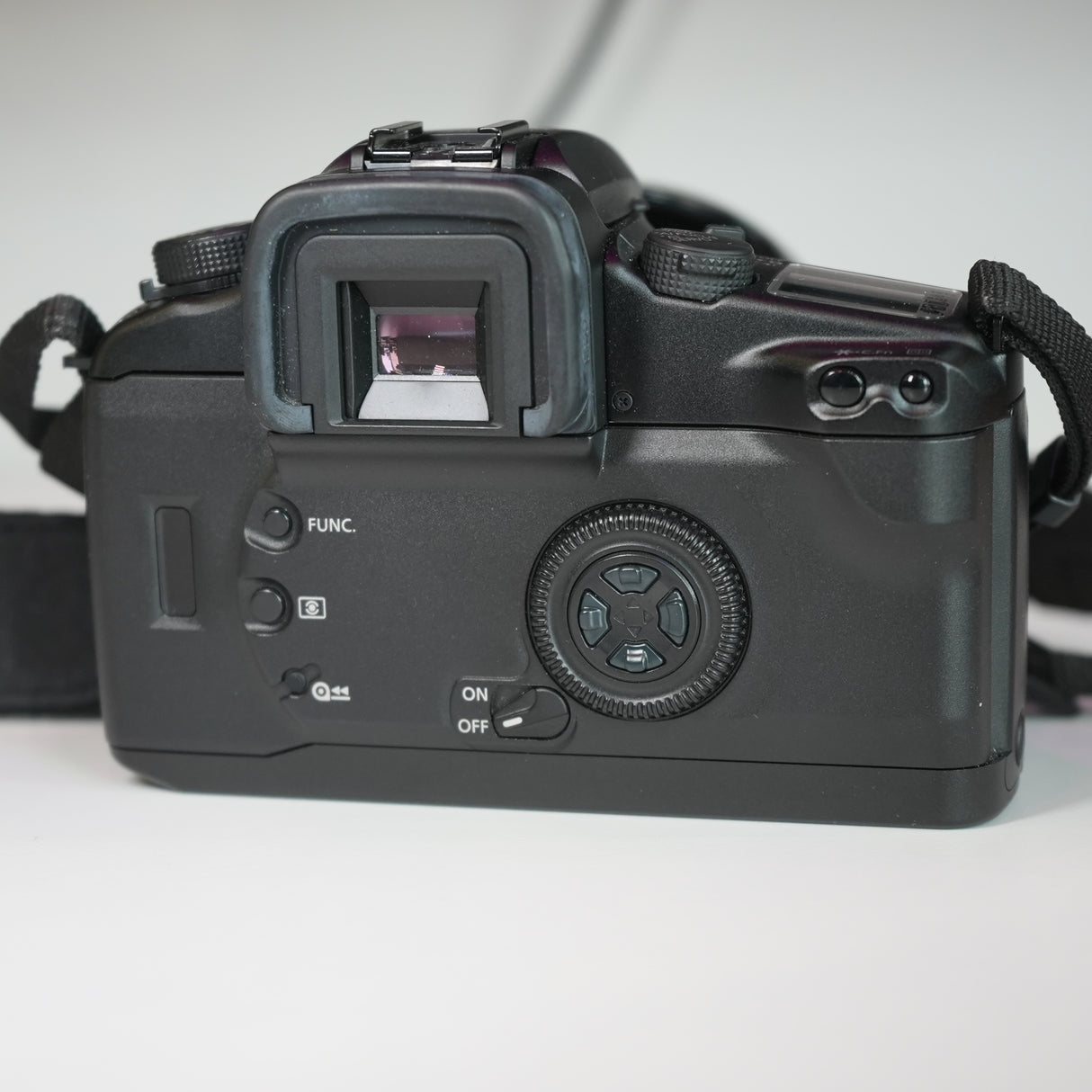 (USED) (UNTESTED) Canon EOS ELAN 7E w/ 28-200mm f/3.5-5.6