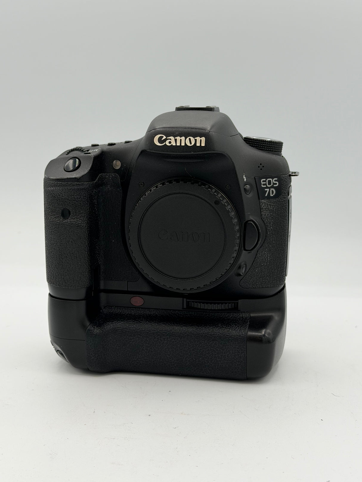 Used Canon EOS 7D w/ Battery Grip