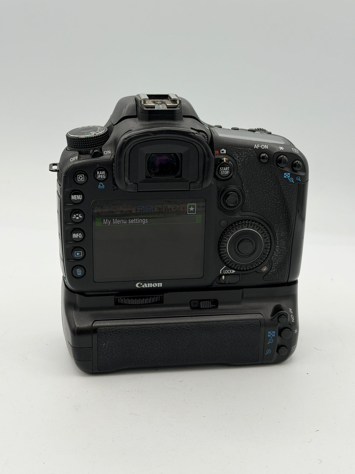 Used Canon EOS 7D w/ Battery Grip