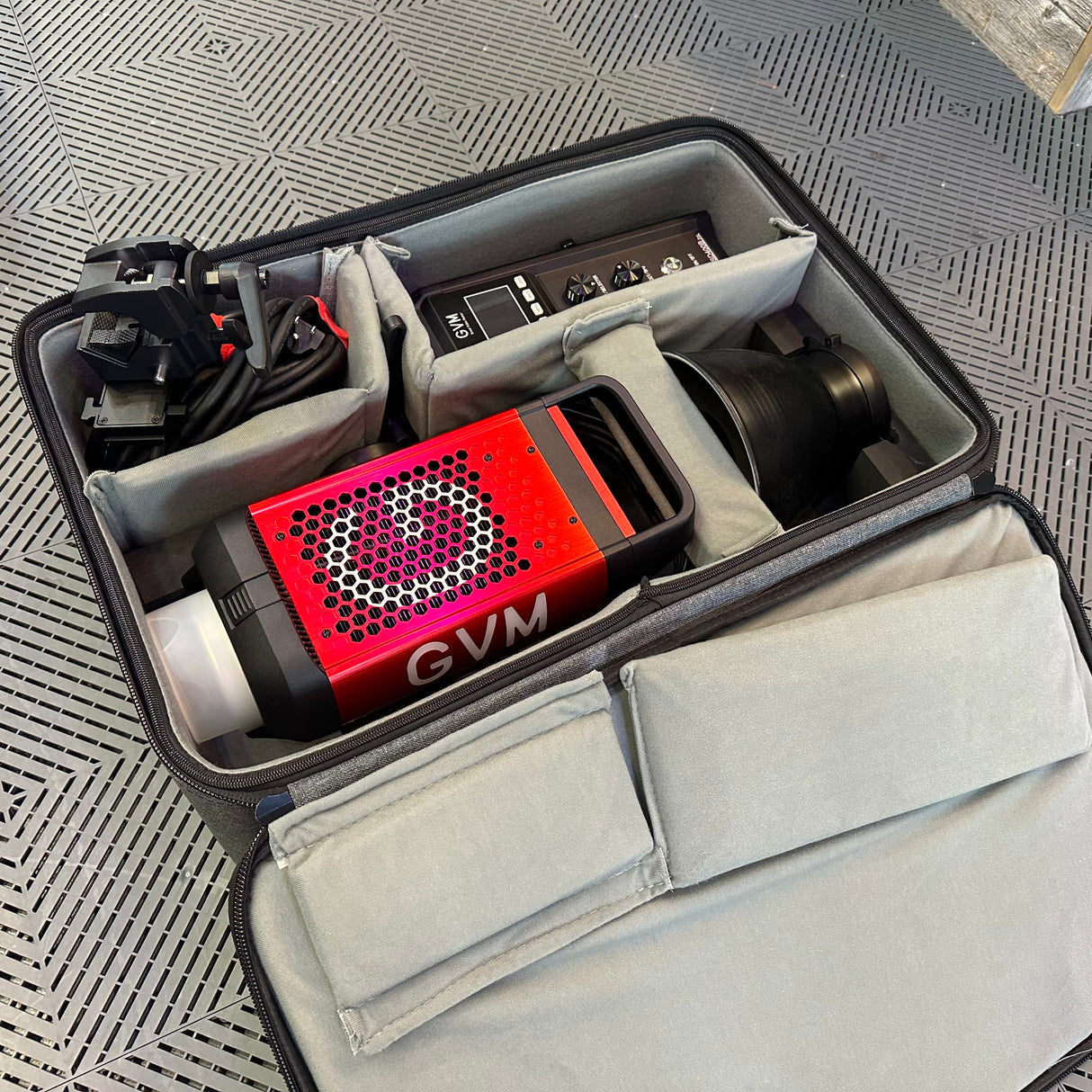 (USED) GVM Pro SD400B Bi-Color Studio LED Monolight (V-mount) **MINT CONDITION**