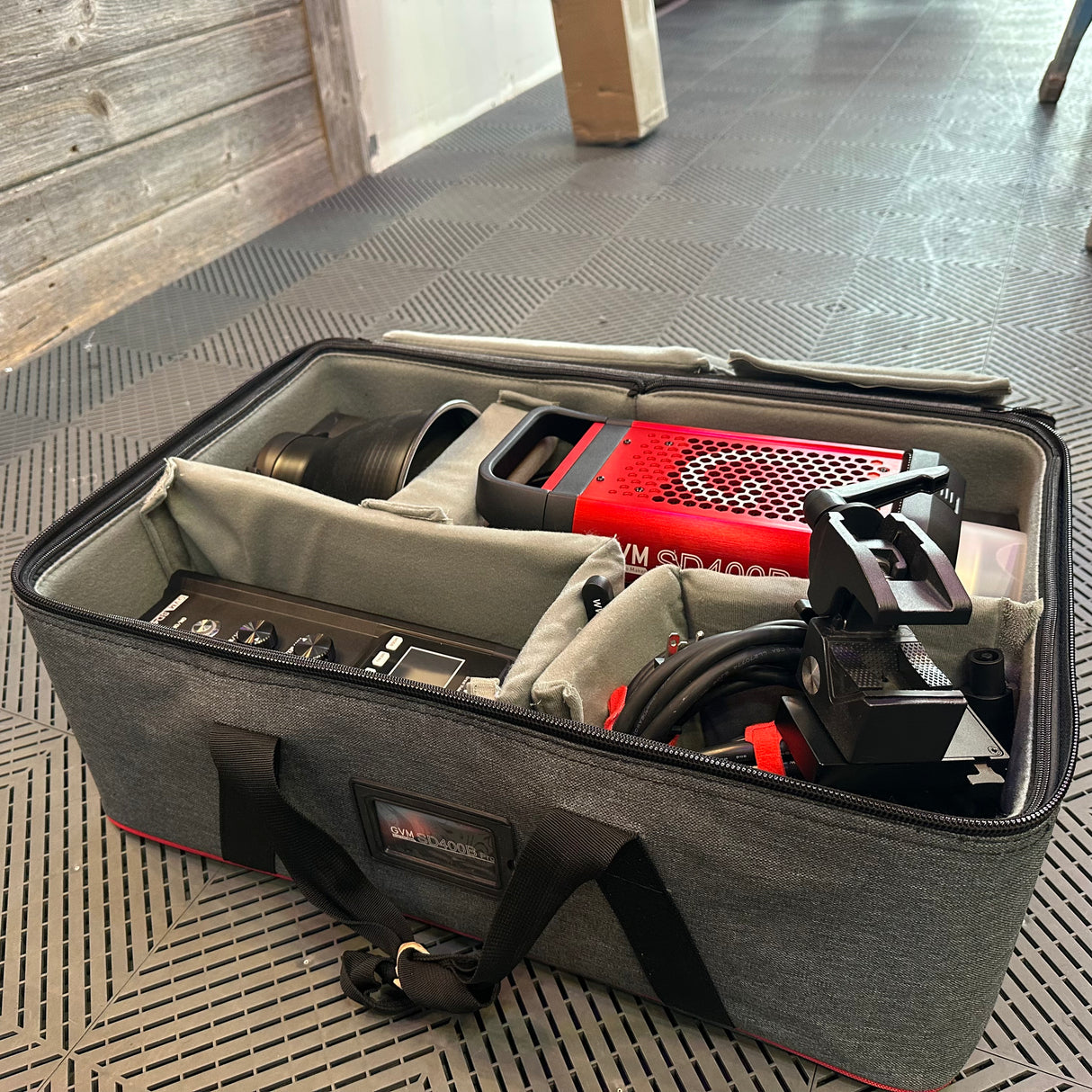 (USED) GVM Pro SD400B Bi-Color Studio LED Monolight (V-mount) **MINT CONDITION**