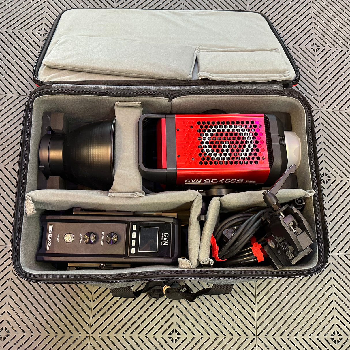 (USED) GVM Pro SD400B Bi-Color Studio LED Monolight (V-mount) **MINT CONDITION**