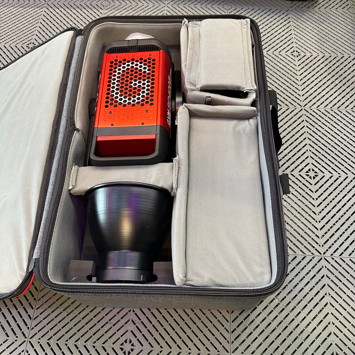 (USED) GVM Pro SD400B Bi-Color Studio LED Monolight (V-mount) **MINT CONDITION**