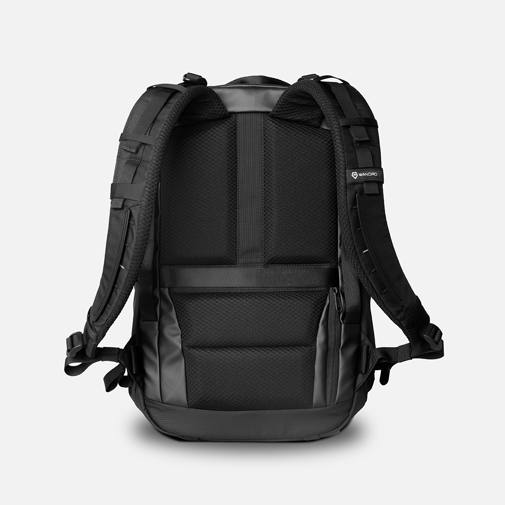 WANDRD STRATUS Photo 18L in Black — back panel view