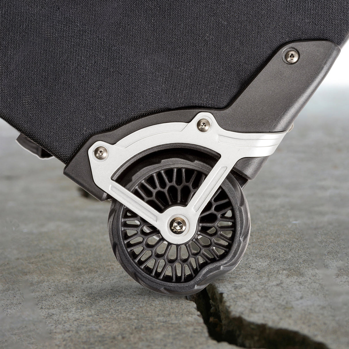 Wide-set shock absorbing wheels on the Production Manager 50