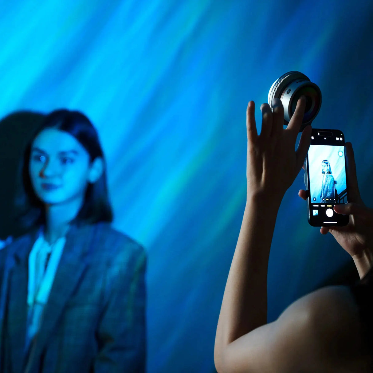 Harlowe Sol 5 Spectra RGBCW Mobile Light for MagSafe