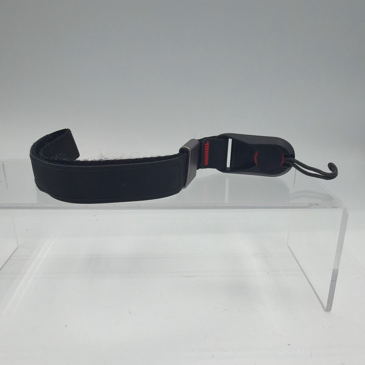 Used Peak design and Clever Camera straps kit