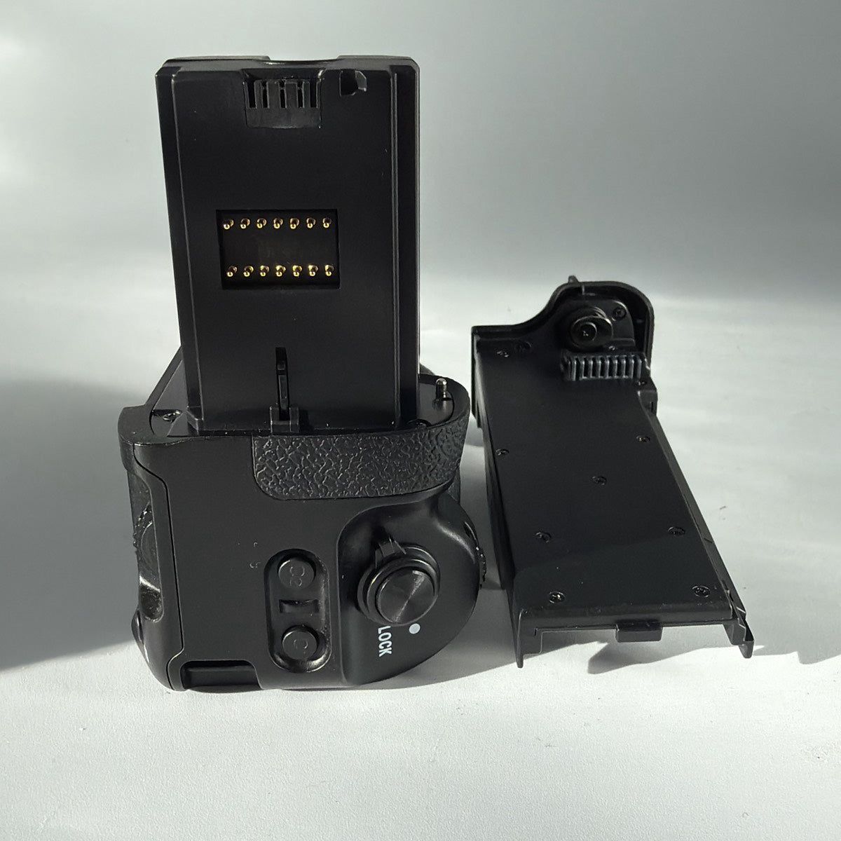 Used Neewer Battery Grip for Sony A9/A7RIII