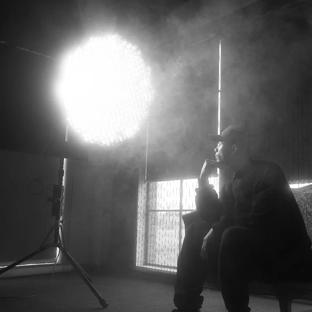 Harlowe Quick Release Softbox 24 in (60) with interchangeable Bowens and Max Mounts