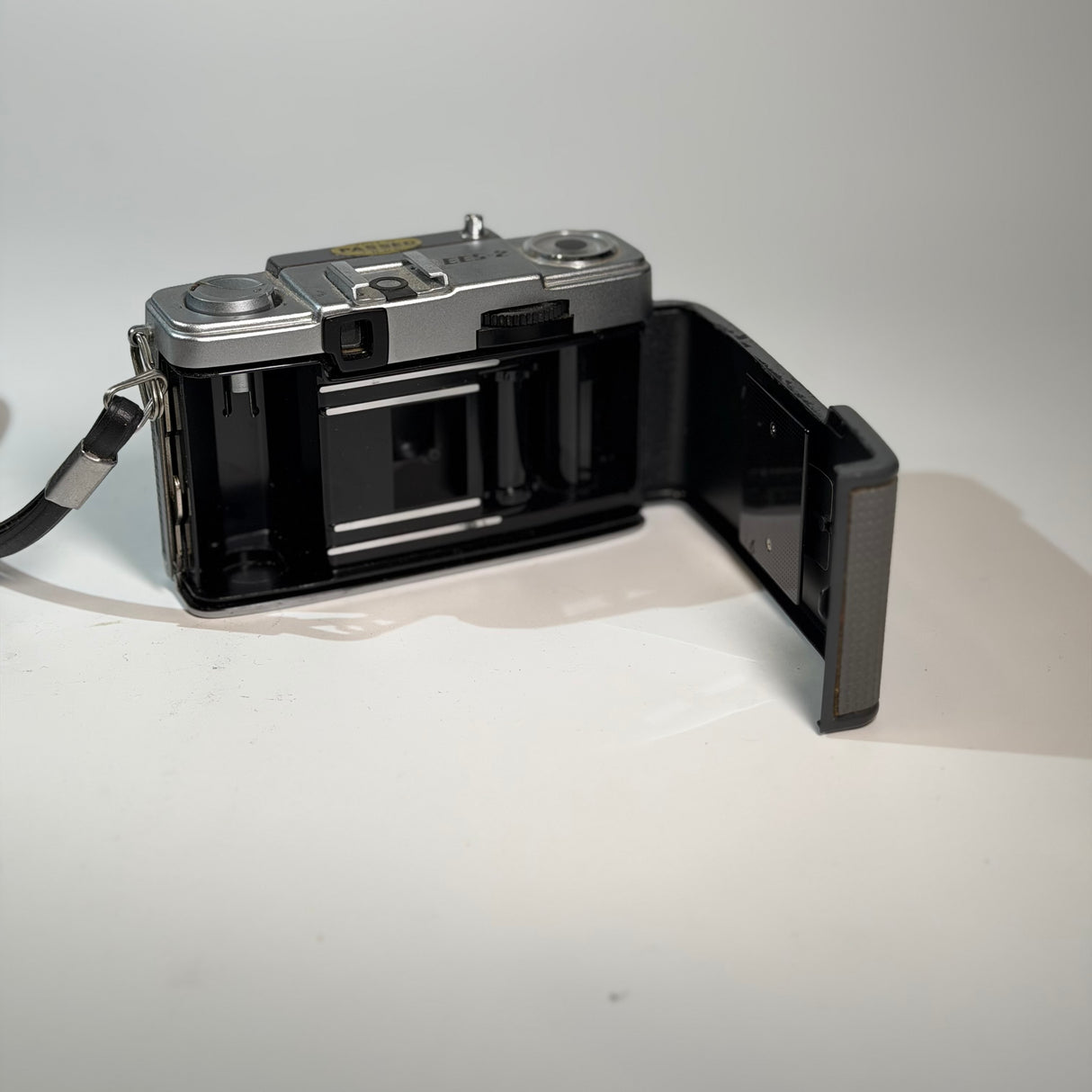 (USED) Olympus PEN EES-2 Half-Frame Film Camera