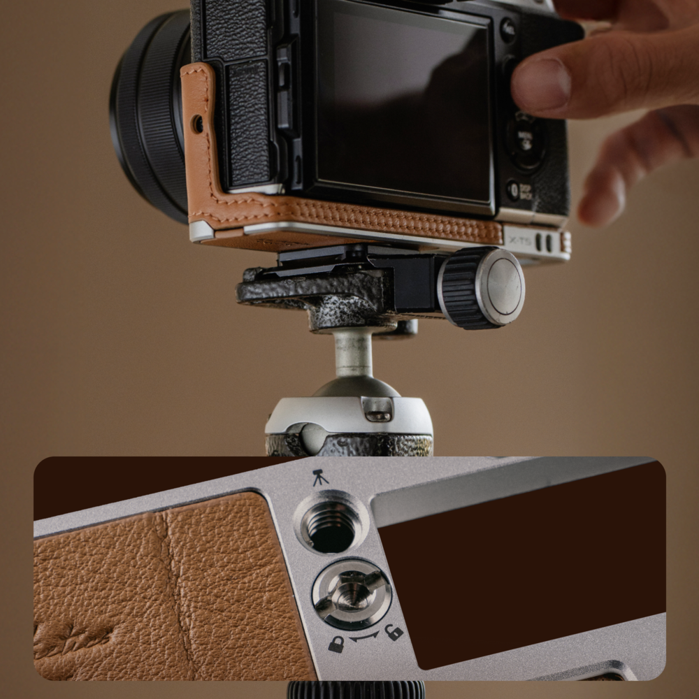Leather Camera Case (For FujiFilm）