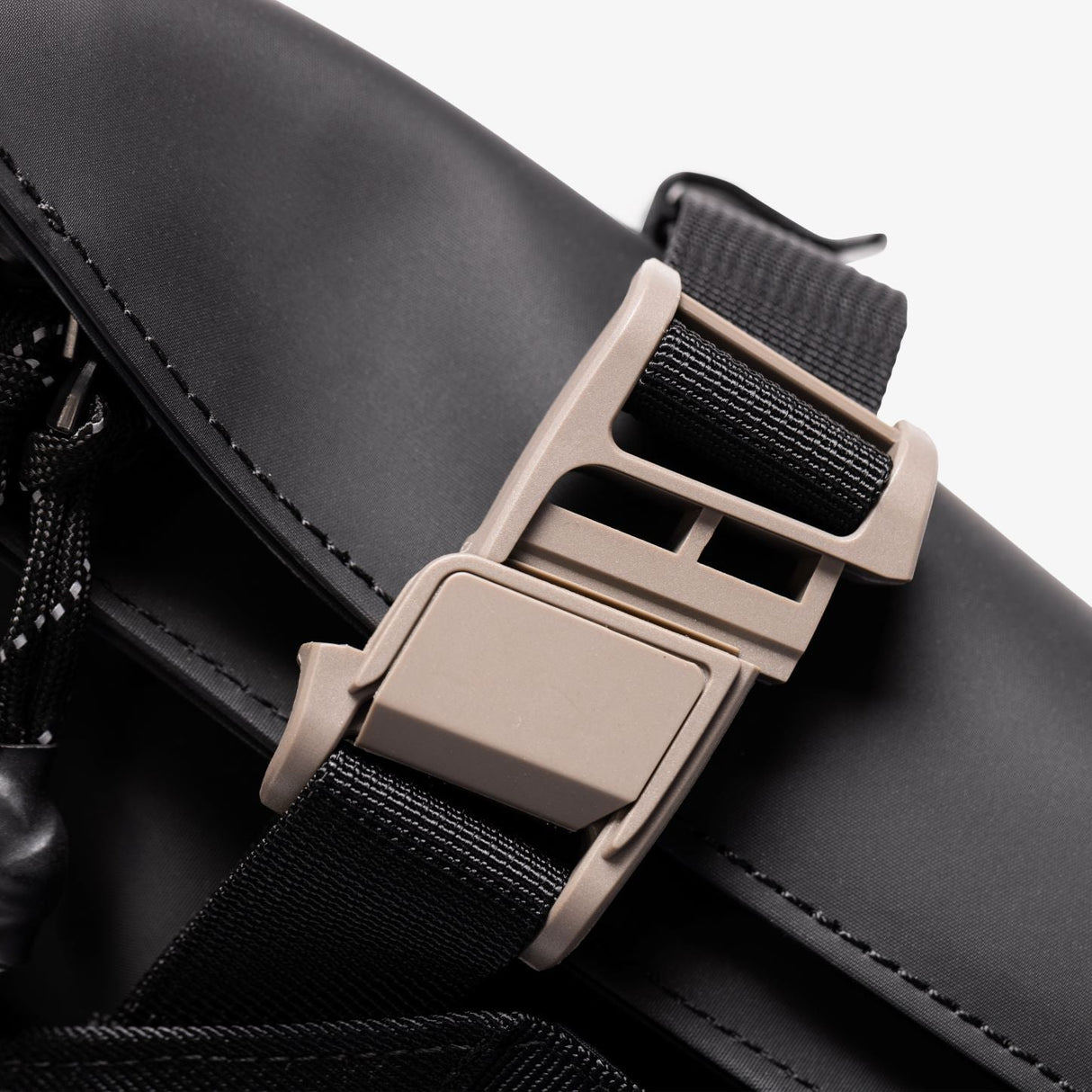 Bravo Mirrorless Shoulder Bag