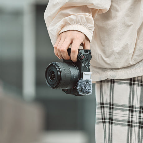 SmallRig L-Shaped Mount Plate with Handle for Canon EOS R50 V (Black)