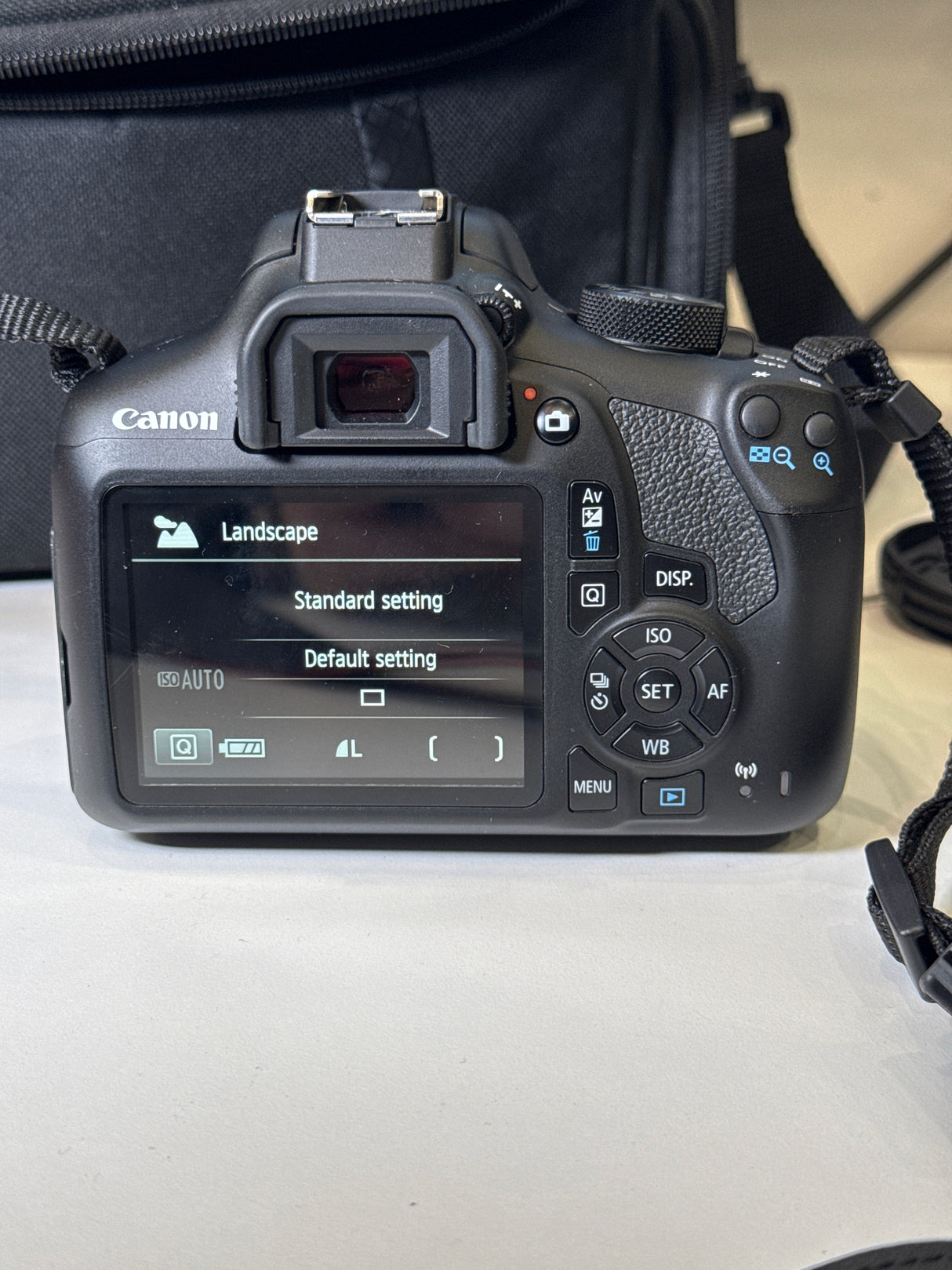 (USED) Canon T6 with 18-55mm F3.5-5.6 IS II Bundle