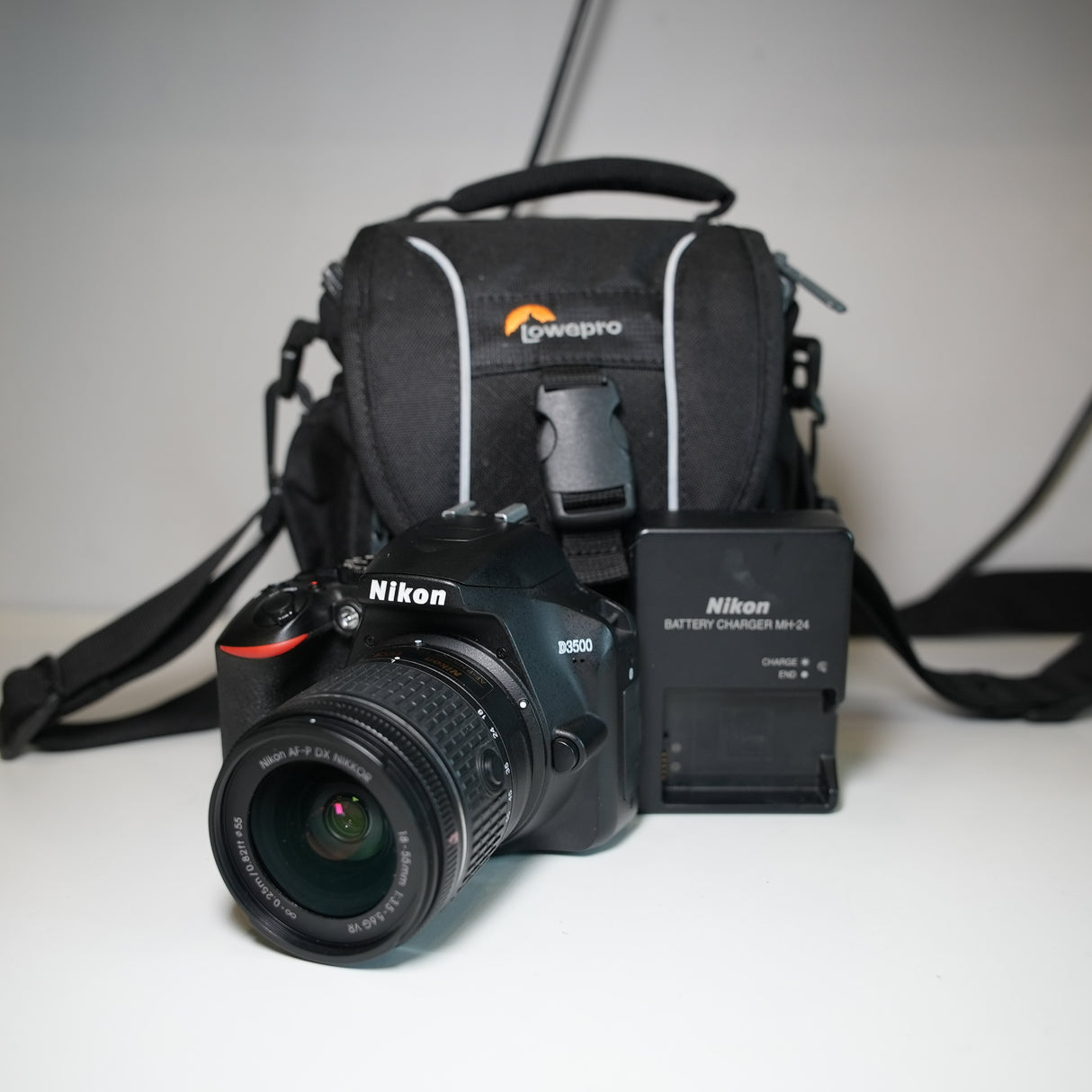 (USED) Nikon D3500 with Nikon AF-P DX NIKKOR 18-55mm f/3.5-5.6G VR Lens