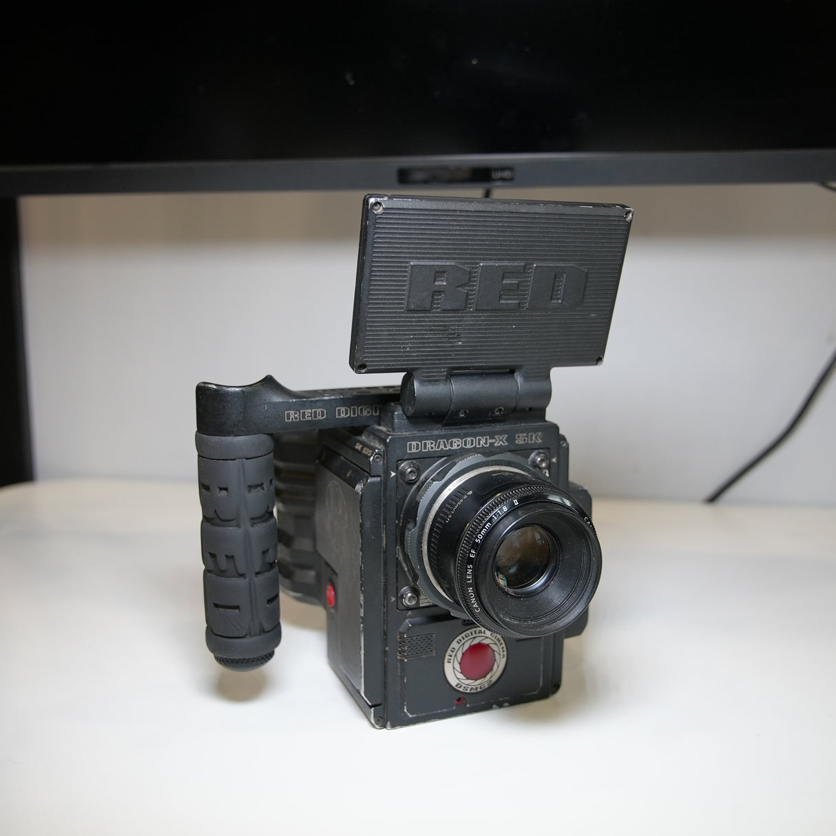 (USED) RED Digital Cinema DRAGON-X DSMC2 6K S35 Bundle (EF Mount)