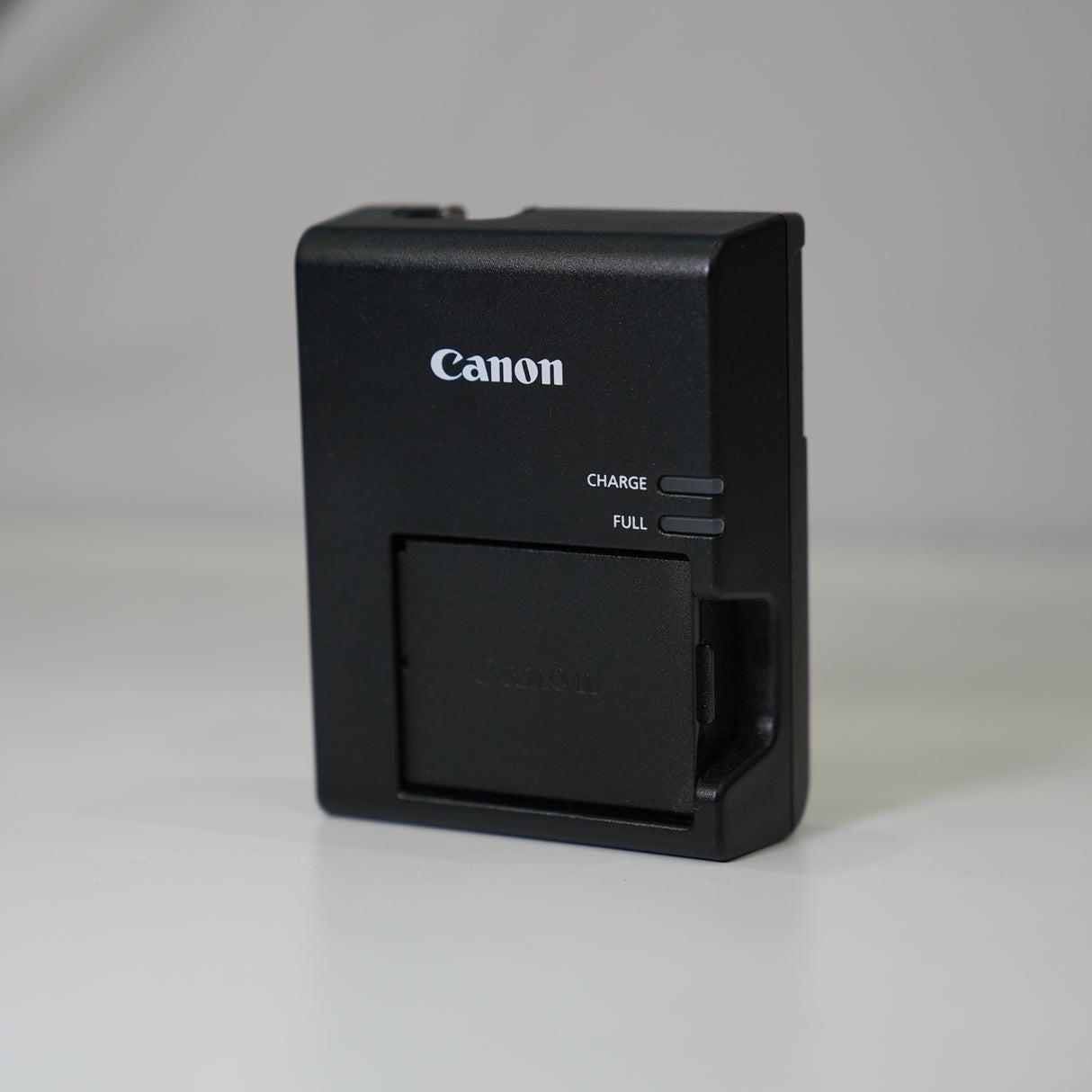 (USED) Canon EOS Rebel T3 Bundle!