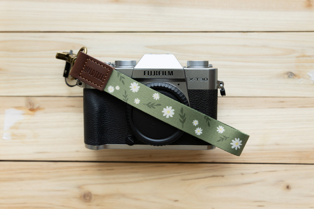 Daisy Wristlet Keychain