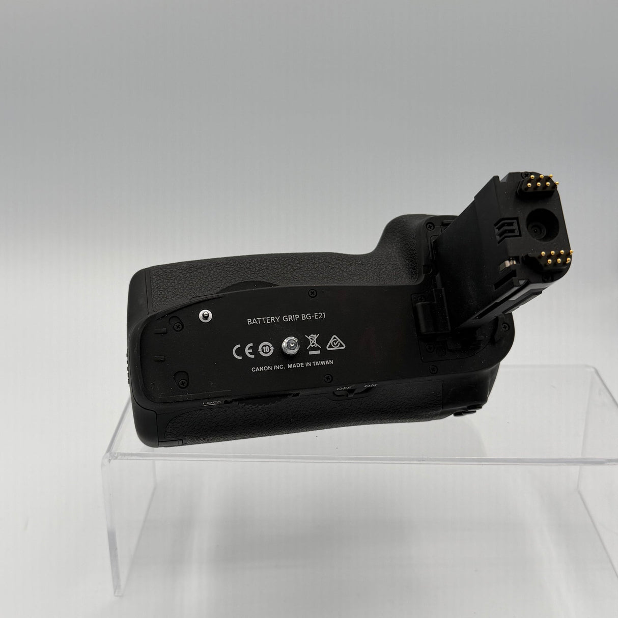 Used Canon BG-E21 battery grip