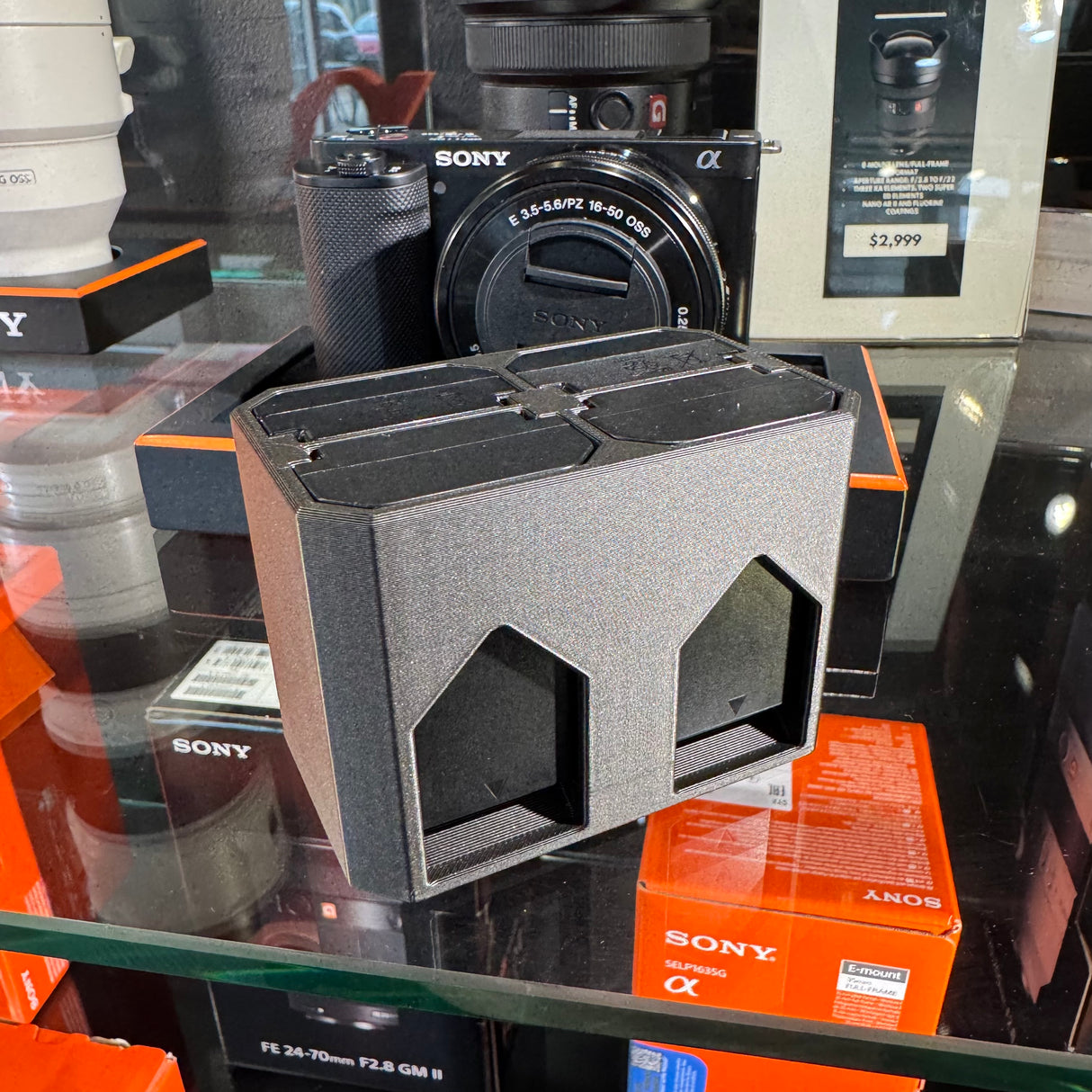 Compact FZ100 Battery Holder - Secure Storage for Sony Camera Batteries (Batteries Not Included)