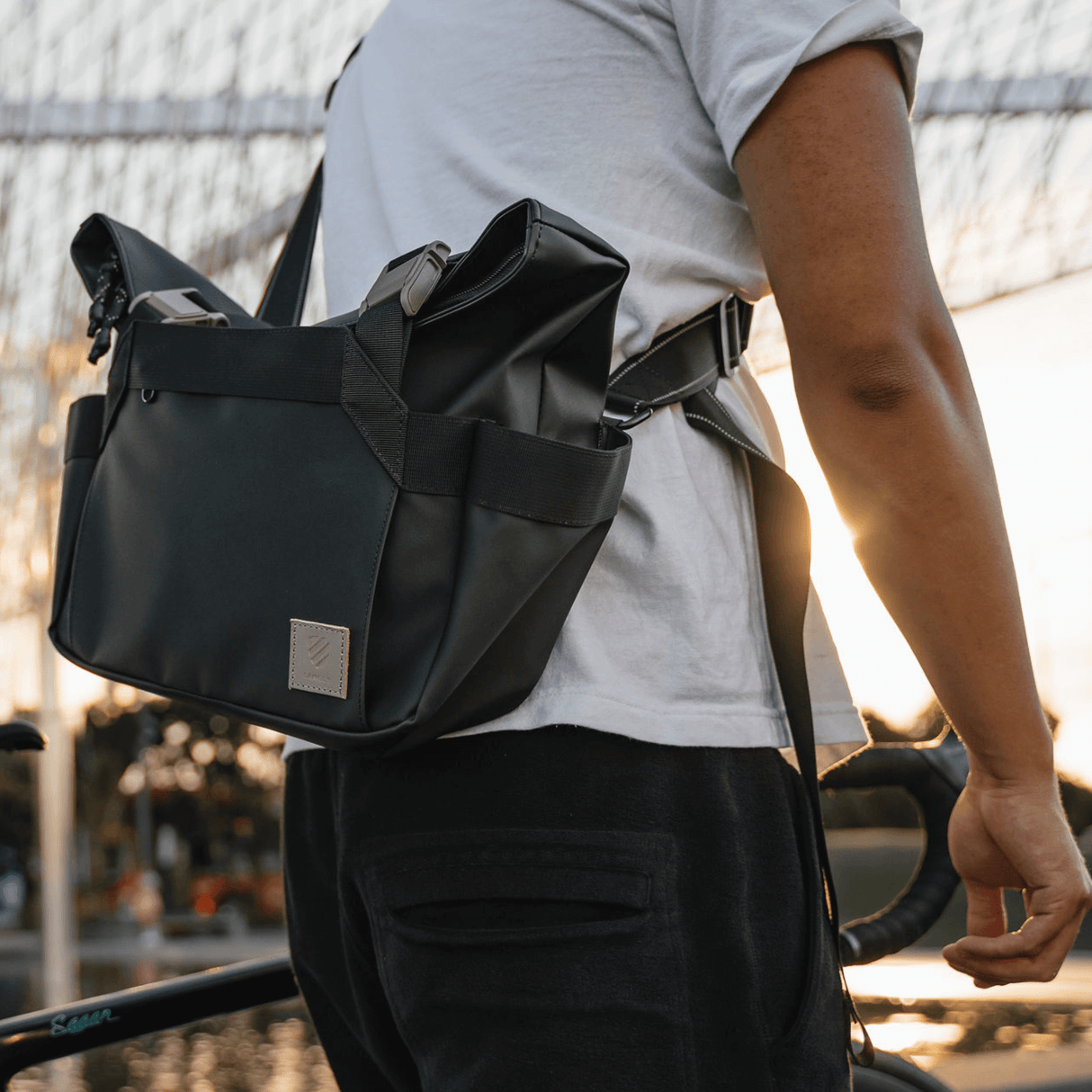 Bravo Mirrorless Shoulder Bag