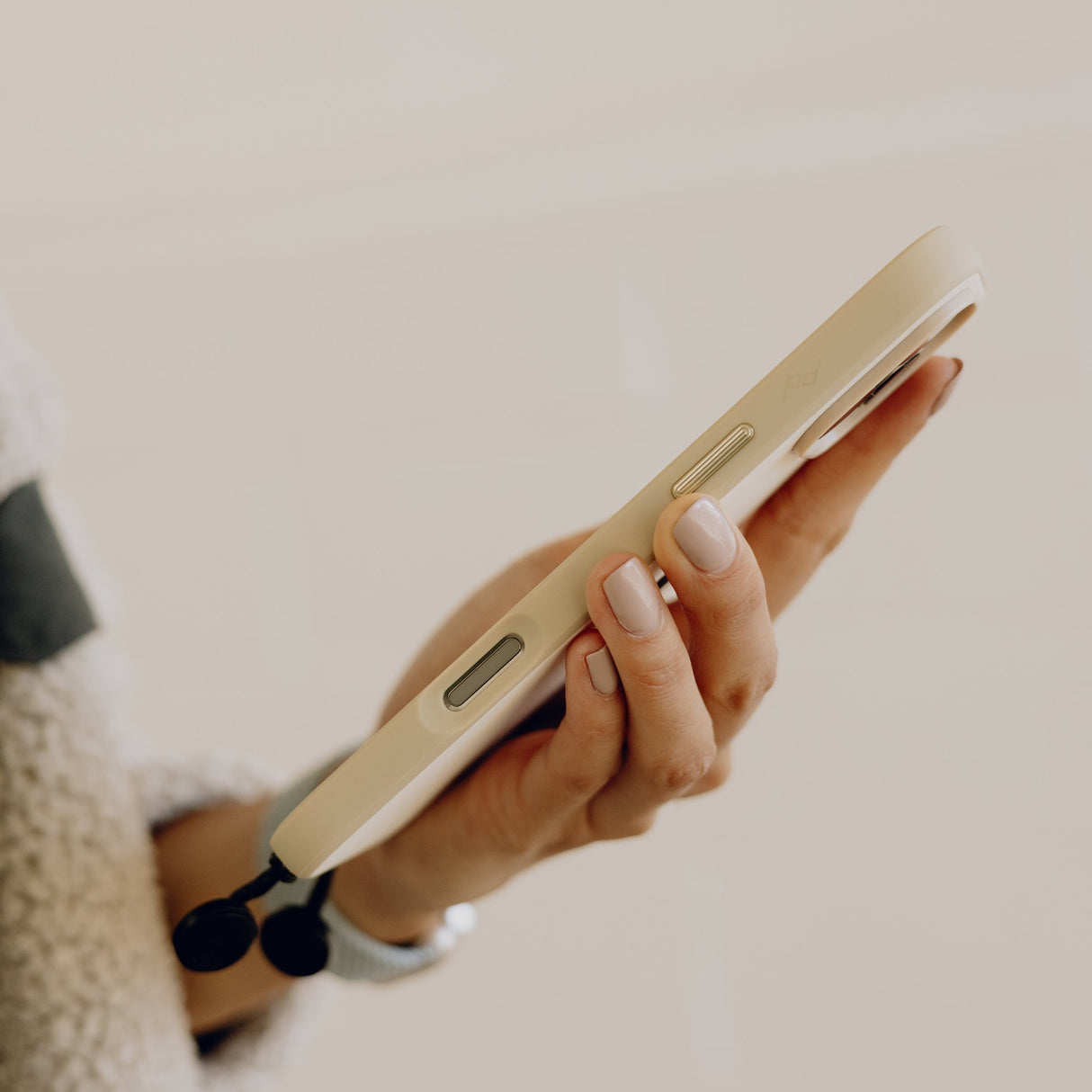 Everyday Clarino Case | iPhone 16 Pro Max Bone