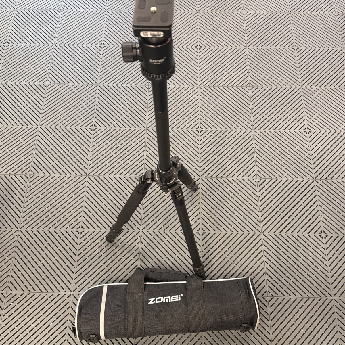 Used Zomei Z818C Tripod