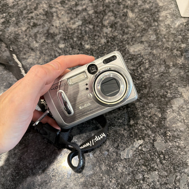 Used Kodak EasyShare DX6440 Camera