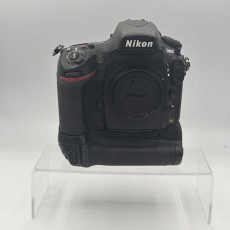 Used Nikon D800 with grip Camera