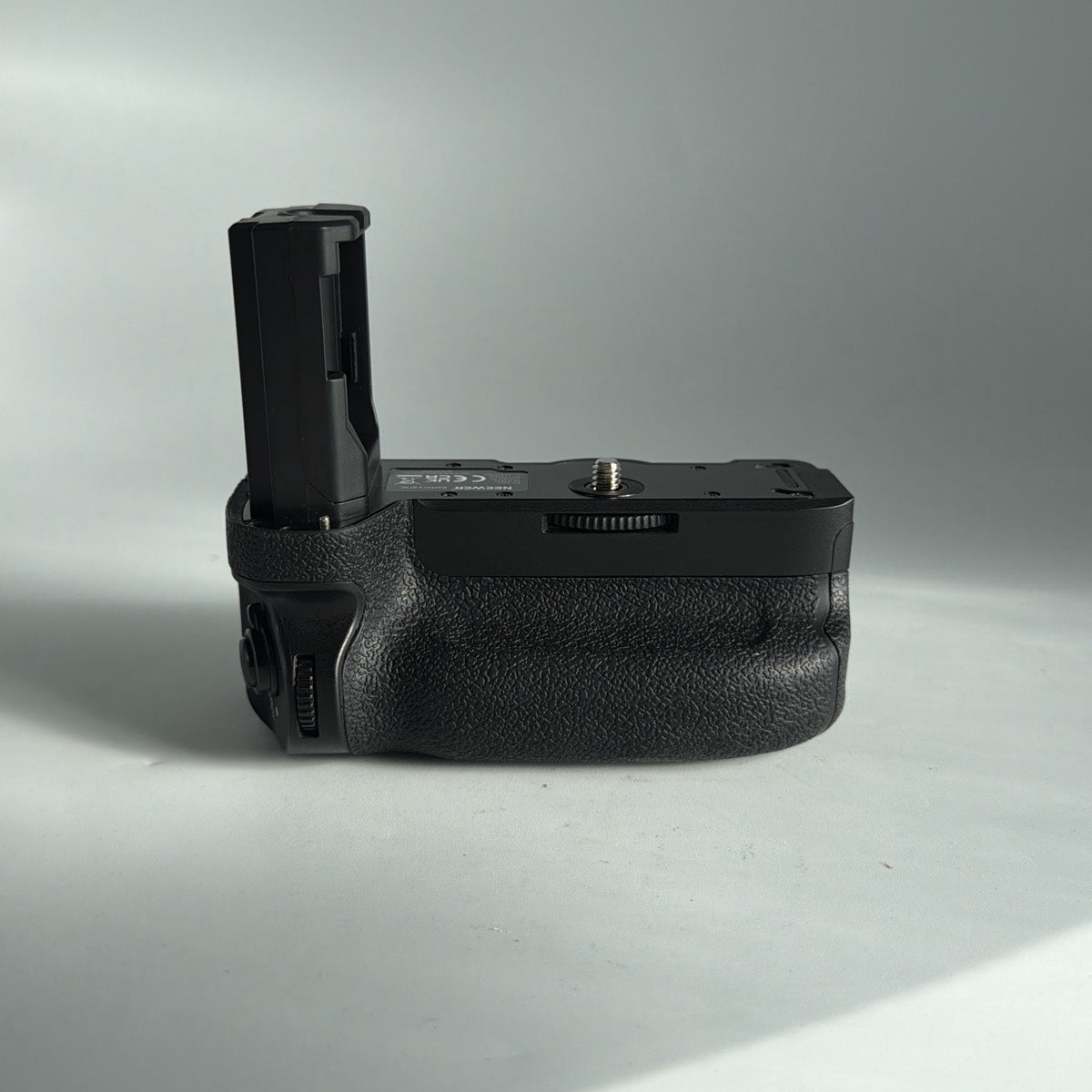 Used Neewer Battery Grip for Sony A9/A7RIII