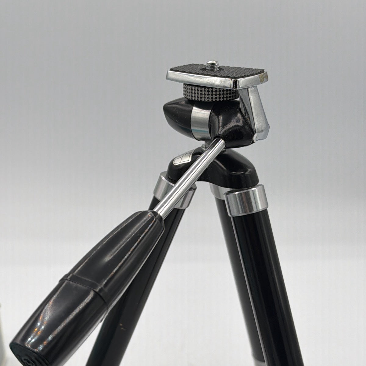 Used Vivitar Tripod Model 99