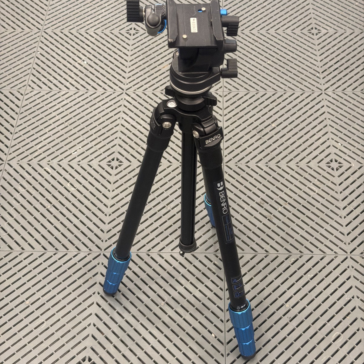 Used Benro Aero Tripod
