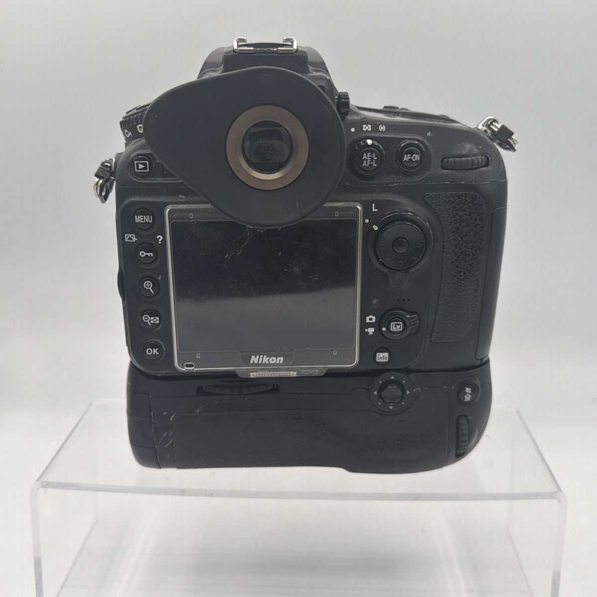 Used Nikon D800 with grip Camera