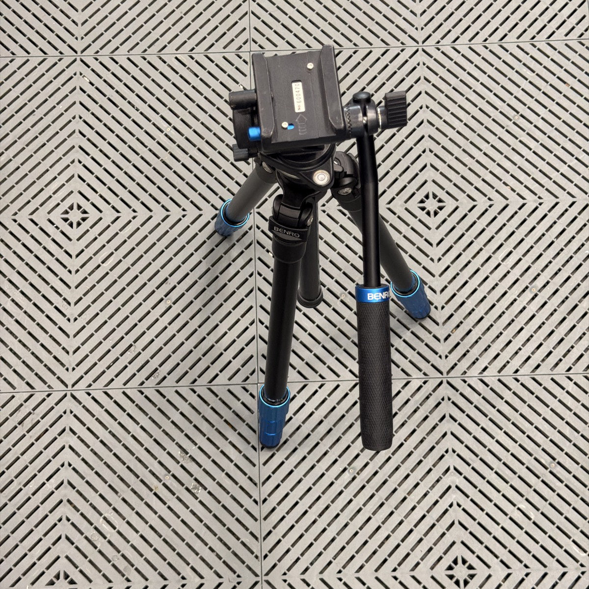 Used Benro Aero Tripod