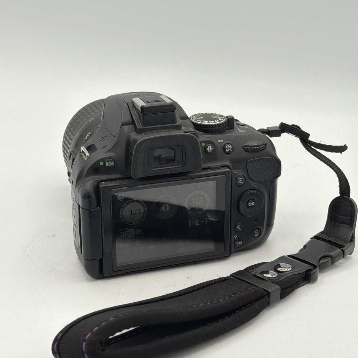 Used Nikon D5200 w/ 18-55mm VR DX Lens Camera