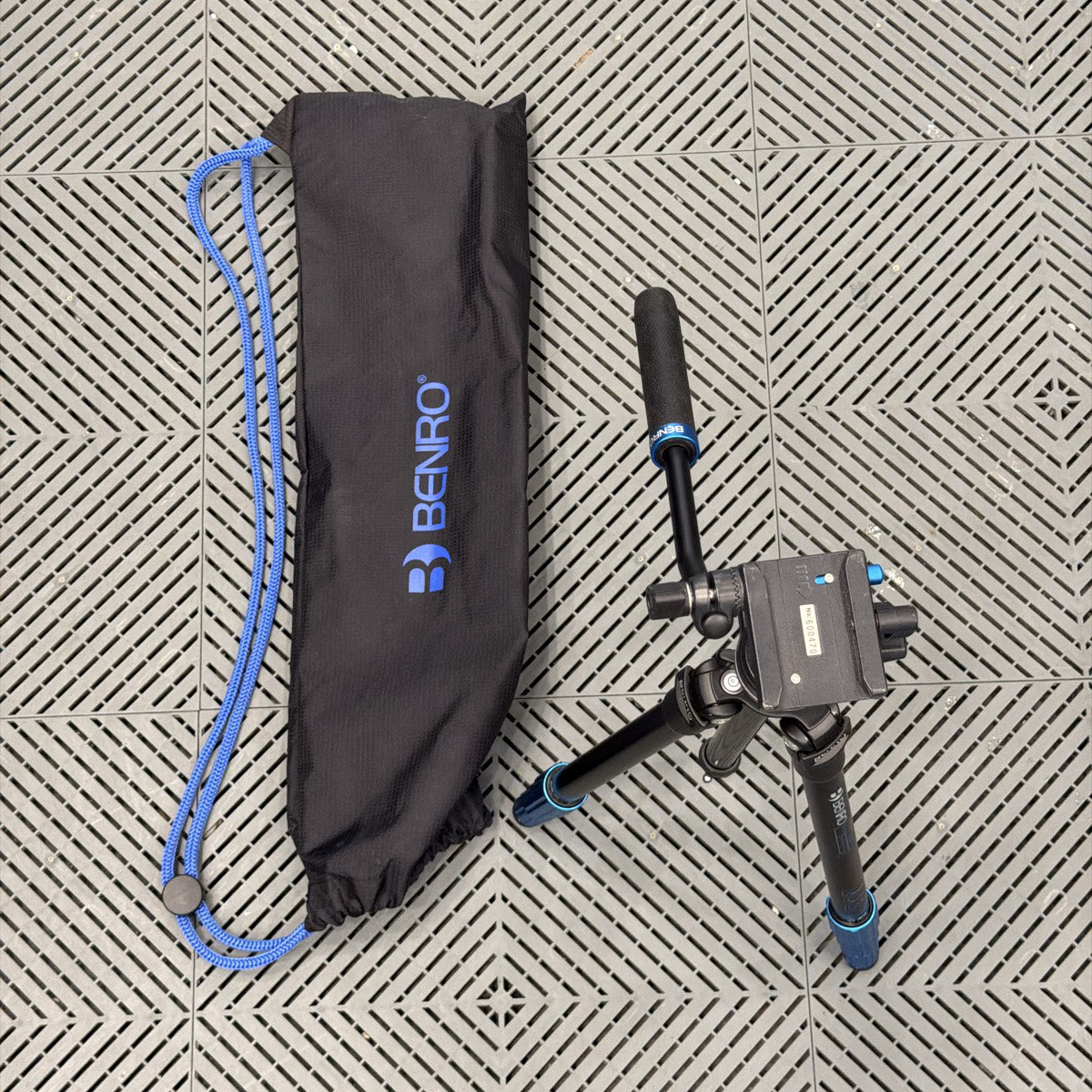Used Benro Aero Tripod