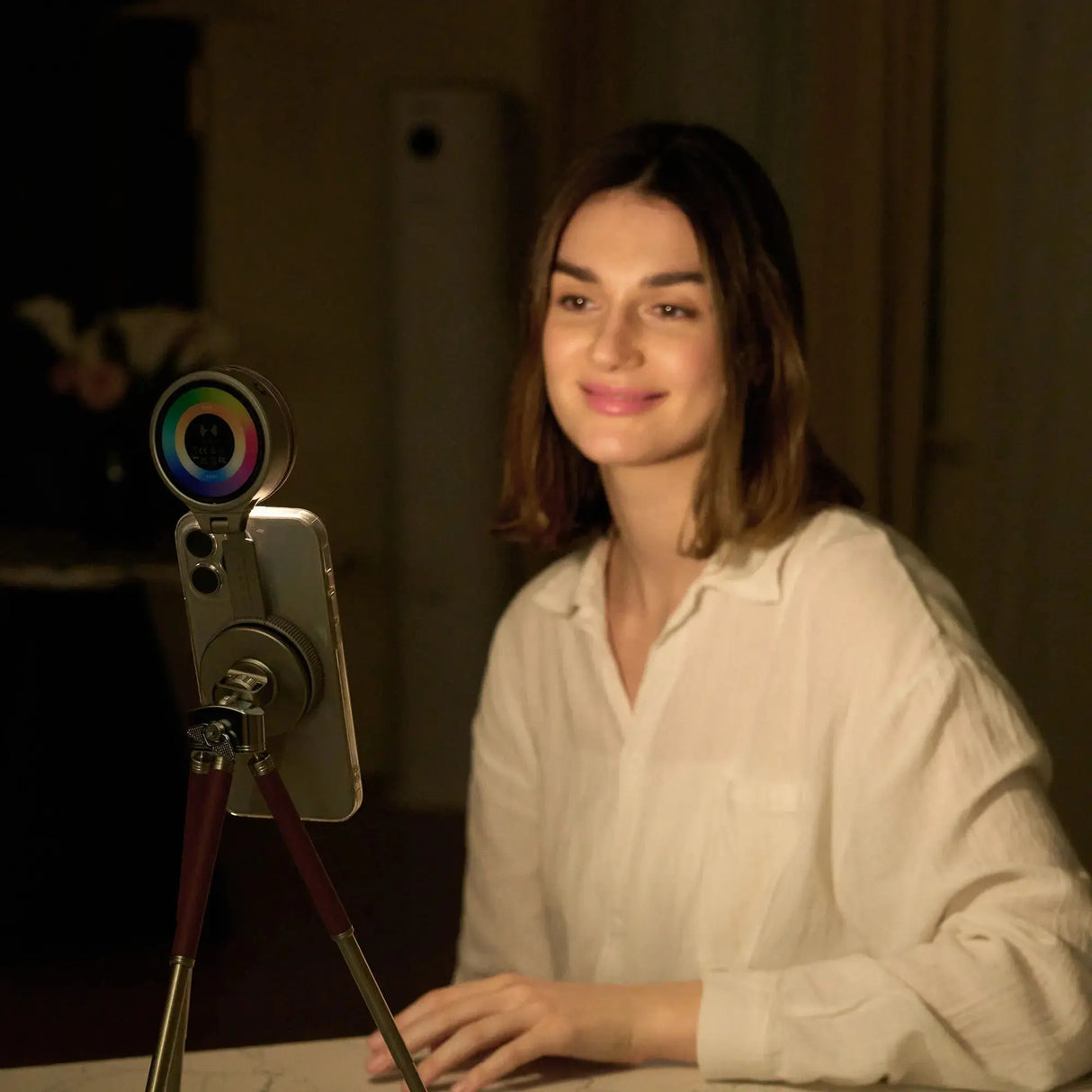 Harlowe Sol 5 Spectra RGBCW Mobile Light for MagSafe